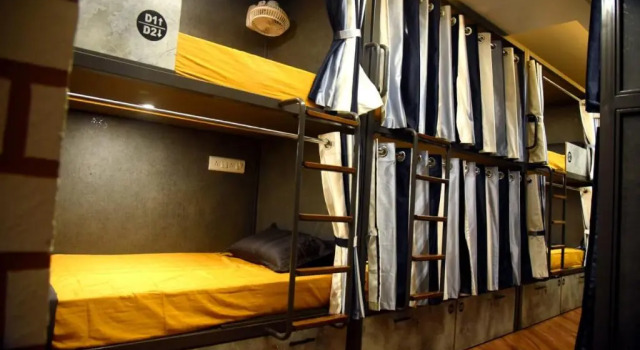 Кровать в общем номере Charyana Heights Ac Dormitory