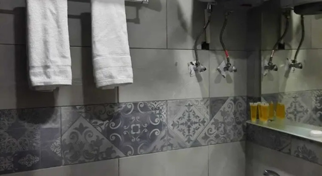 Семейный люкс с 2 комнатами с балконом flamingo hotel irbid