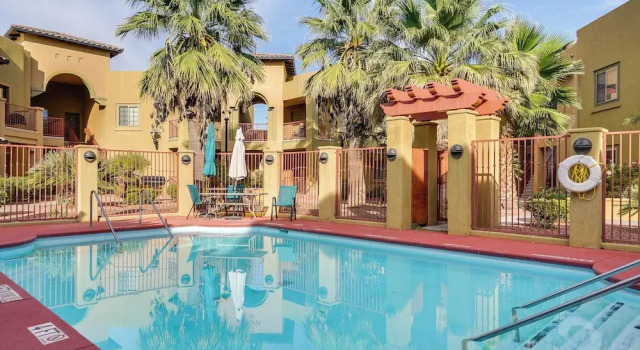 Апартаменты с 2 комнатами с балконом Inviting Las Cruces Condo < 1 Mi to Mesilla Plaza!