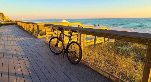 Cajun Respite 3 Bedroom Condo by RedAwning, Rezerwuj Hotel Hotele w Emerald Coast z parkingiem, Parking