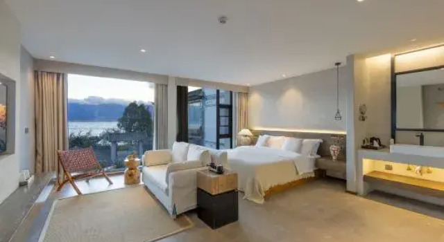 Люкс с 4 комнатами с видом на внутренний двор Peninsula Hotel - Anning