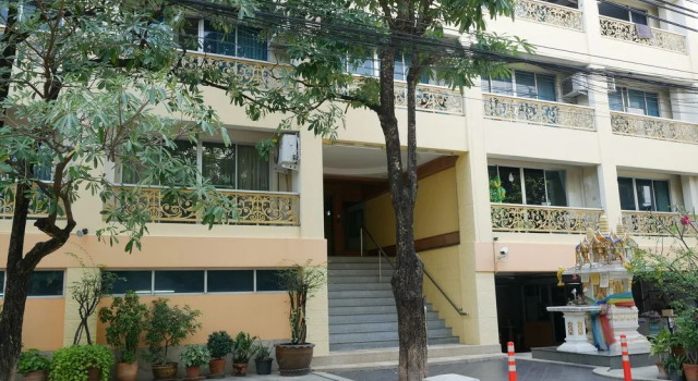 Baansuan Condo - MRT Cultural Station