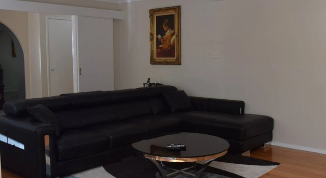 Idyllic & Spacious Family Home, Buchen Sie Hotel Berrilee New South Wales