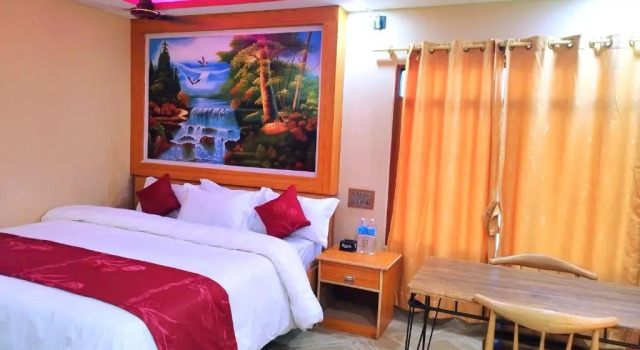 Люкс Hotel National Park Sauraha- Homely Stay and Peaceful Location with Jungle Safari arrangements