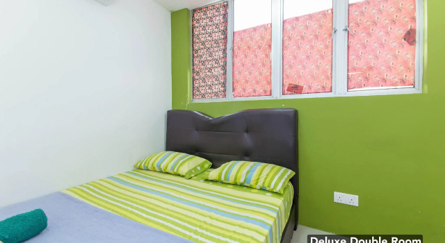 Кровать в общем номере Hotel Sunbeam Palm