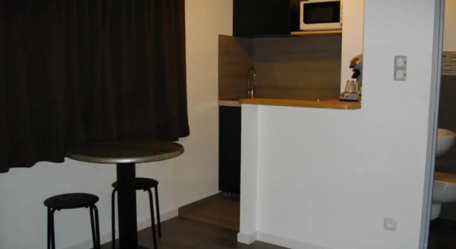 Apparthotel Residella House Room & Kitchen Avignon Le Pontet, Prenota Hotel Hotel a Alvernia con parcheggio, Parcheggio