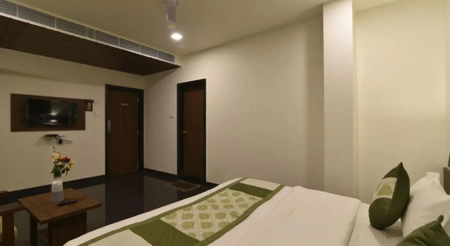 Hotel Clove, Boek Hotel Bijapur Bangalore