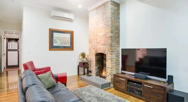 Renovated 3 Bedroom Home In Petrie Terrace, Забронировать Отель Отели Брисбна 3 звезды, рядом с Квинслендский музей полиции, 3*