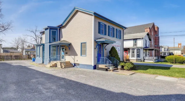 Walk to Dtwn: Seneca Falls Apt w/ Fire Pit!, Buchen Sie Ferienwohnung Seneca Falls Cayuga Lake Wine Trail