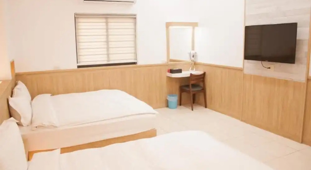Yellow Mountain Homestay, Prenota Bed & breakfast Hotel a Nantou County con parcheggio, Parcheggio