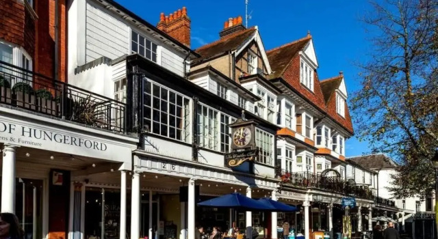 NEW Spacious 3BD House Tunbridge Wells Sleeps 7!, Забронировать Отель Роял-Танбридж-Уэллс 