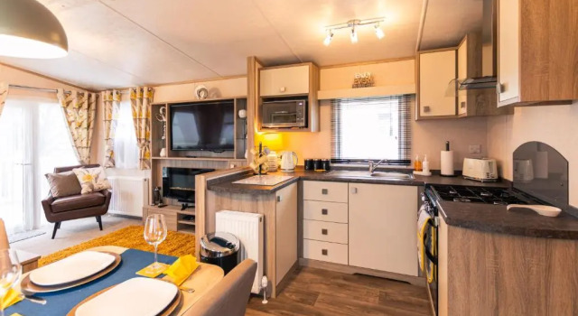 The Major Oak Lodge with Hot Tub, Book Hotel Barmby Moor Merseyside