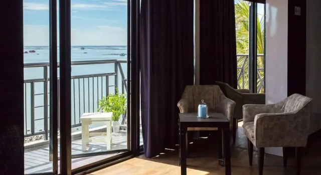 Двухместный номер Deluxe c 1 комнатой с балконом и с видом на океан The Loft Seaside Sriracha Hotel