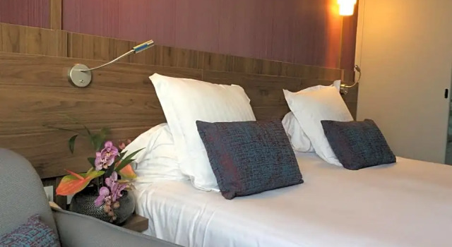 Номер Prestige Best Western Le Duguesclin Hôtel-Restaurant