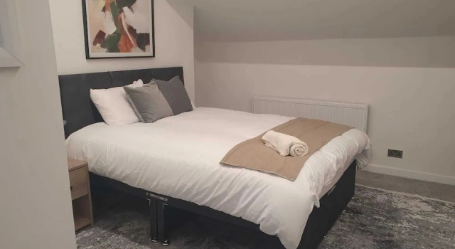 Коттедж Modern 3‑Bedroom Home in Bury   Premium Mattresses • Blackout Blinds • Ensuite M