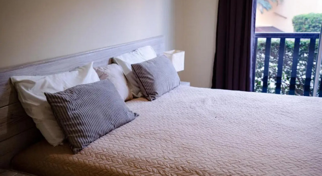 Beautiful Garden View Condo Suite 17, Забронировать Отель Отели в центре Ян-Тил, в центре