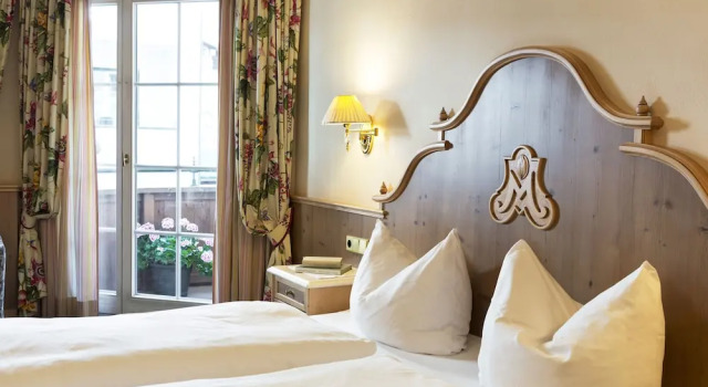 Номер Standard с балконом Neuhaus Zillertal Resort
