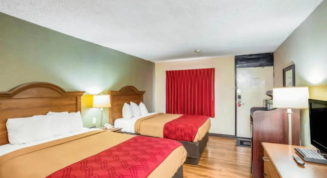 Четырёхместный номер Standard Econo Lodge Huntington - Barboursville University Area