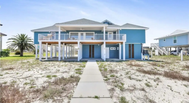 Коттедж Lagoon Time Beach Home- Elevator Beach Access
