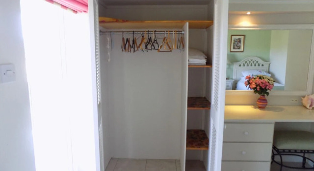 The Pelican #3 - Spacious 3 bedroom 2.5 bath waterfront townhome in the heart of Rodney Bay. 3 Townhouse by RedAwning, Prenota Appartamento Hotel a Castries con parcheggio, Parcheggio