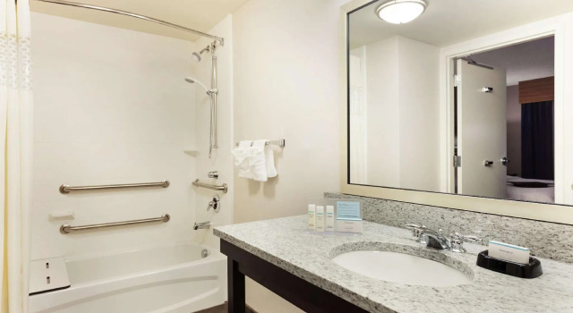 Четырёхместная студия Hampton Inn and Suites Camp Springs