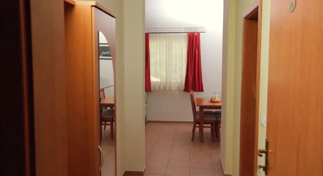 Апартаменты c 1 комнатой с балконом и с частичным видом на море Apartments Vila Adrijana and Fitness Studio Wolf