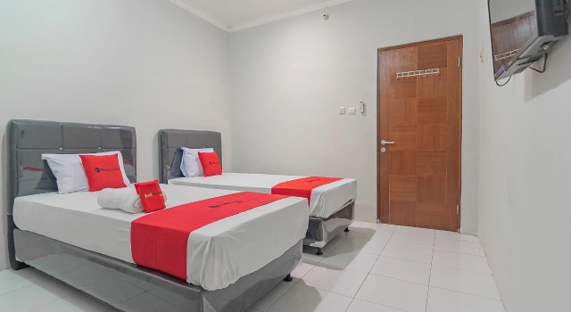 Двухместный номер Standard RedDoorz Plus at Bukit Cinta Street Balikpapan