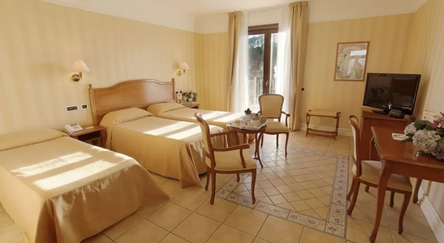 Четырёхместный номер Standard Dioscuri Bay Palace