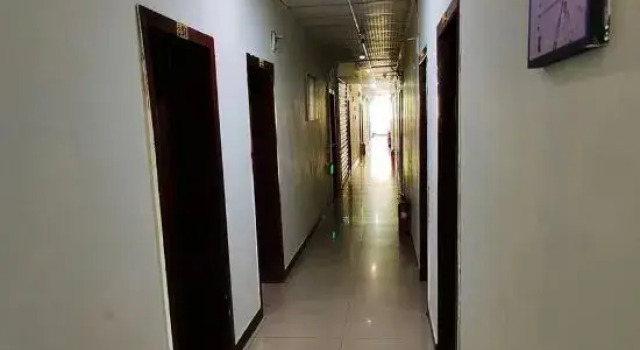 Dazhou Xuefu Business Hotel, Varaa Hotelli Hotellit Sichuan pysäköinnillä, Pysäköinti