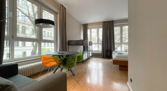 Кровать в общем номере Hotel Sendlinger Tor
