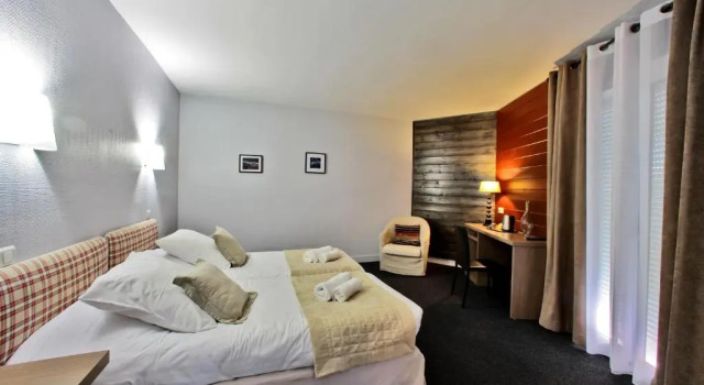 Полулюкс Hotel de Compostelle