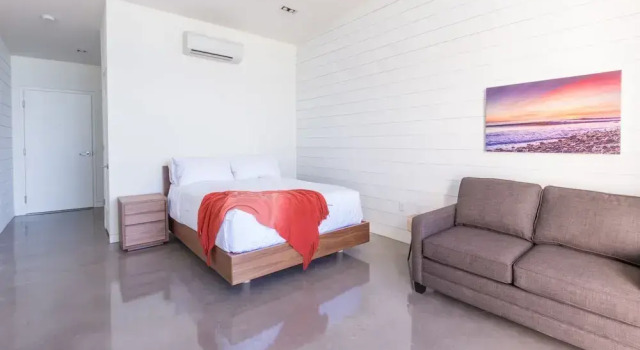 Апартаменты The Quarterdeck Resort