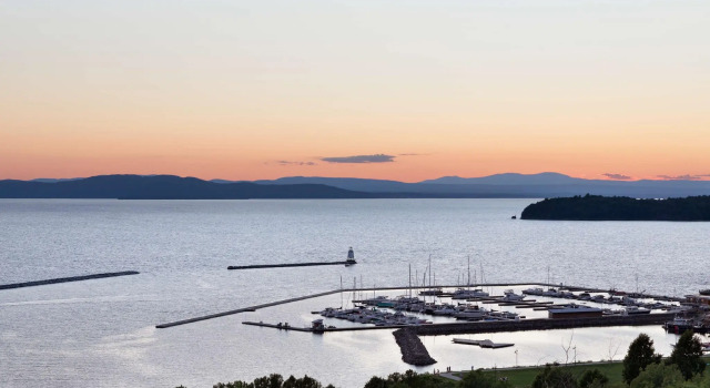Двухместный номер Standard с видом на озеро Hotel Champlain Burlington, Curio Collection by Hilton