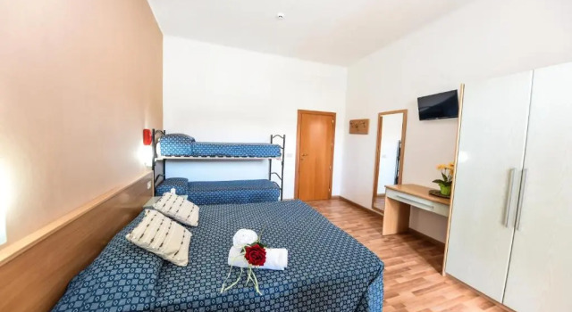 Четырёхместный номер Standard Hotel Miramare