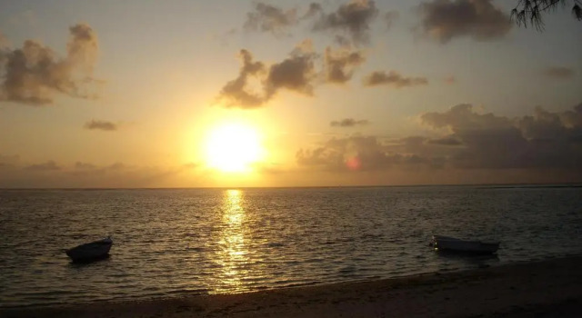 Вилла Villas Right ON the Beach Belle Mare