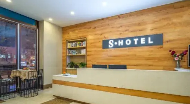 S·Light Luxury Hotel (Taiyuan South Railway Station Shanxi University Branch), Prenota Hotel Hotel a Shanxi con parcheggio, Parcheggio