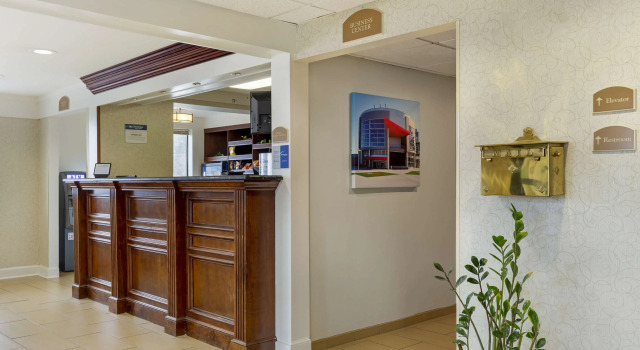 Best Western Plus The Inn at Sharon/Foxboro, Buchen Sie Hotel Hotels in New England mit Parkplatz, Parkplätze