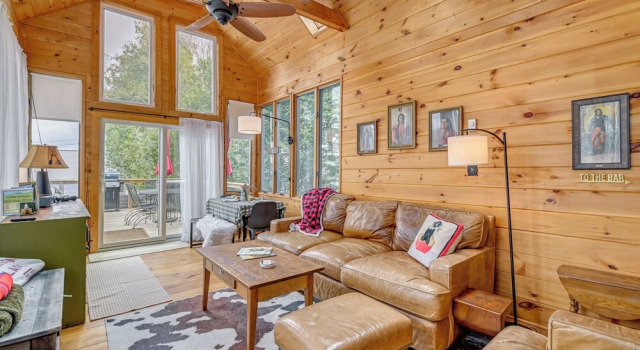 Walk to Water: Schroon Lake Escape 1 Mi to Town, Book Feriehus  