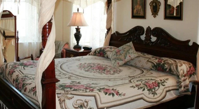 Esperanza Mansion, Prenota Hotel Bluff Point Stati Uniti