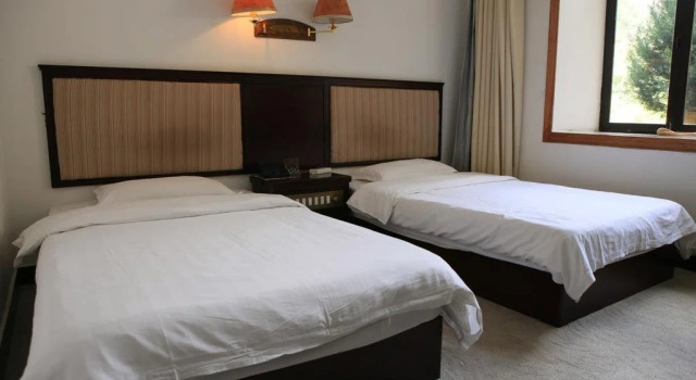 Shangri-La Balagezong Shuizhuang Hotel, Buchen Sie Hotel Hotels in Yunnan mit Parkplatz, Parkplätze