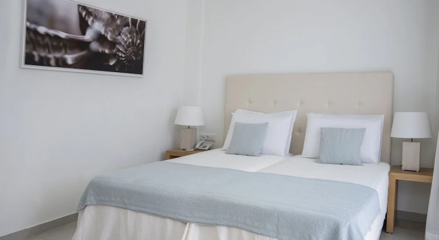 Четырёхместный номер Standard с видом на сад Maritimo Beach Hotel