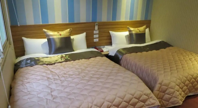 Четырёхместный номер Standard Yung Feng Hotel