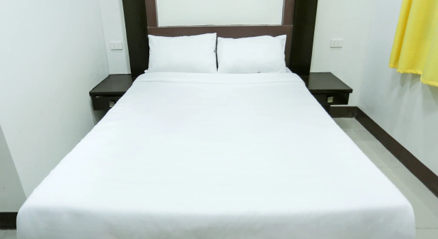 Jrja Suites by OYO Rooms, Prenota Hotel Hotel a Mindanao con parcheggio, Parcheggio