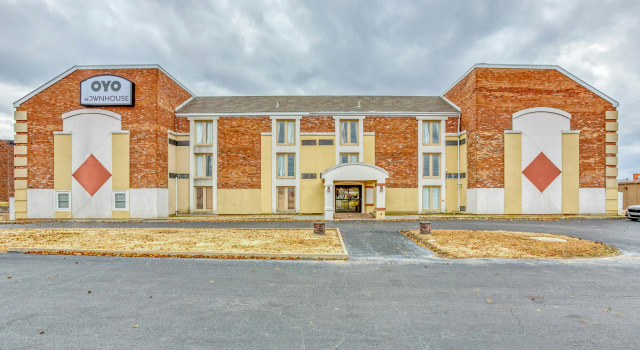 OYO Townhouse Tulsa Woodland Hills, Prenota Hotel Hotel a Oklahoma con parcheggio, Parcheggio