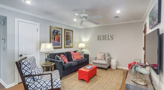 1 Block to The Square: Oxford Condo!