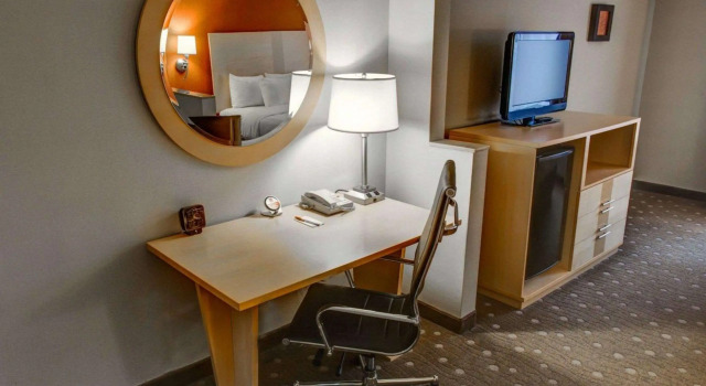 Двухместный люкс Comfort Suites Pittsburgh Airport