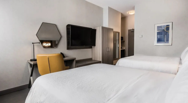 Четырёхместный номер Standard Цокольный этаж Holiday Inn Express Toronto-North York by IHG