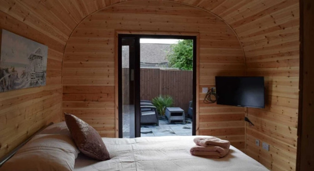 Impeccable1 Double bed Cabin in Poole With Hot Tub, 预订 酒店 Poole 多塞特