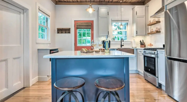 Коттедж Charming Bristol Cottage w/ Private Beach