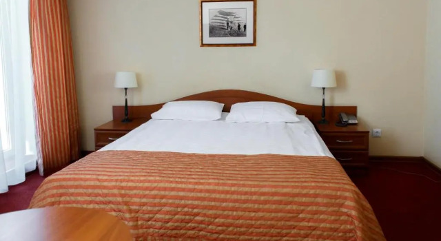 Reikartz Kropivnytskiy Hotel, Boek Hotel Kirovohrad Kirovohrad